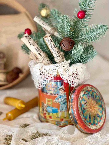 COMPOSIZIONE NATALE IN LATTA